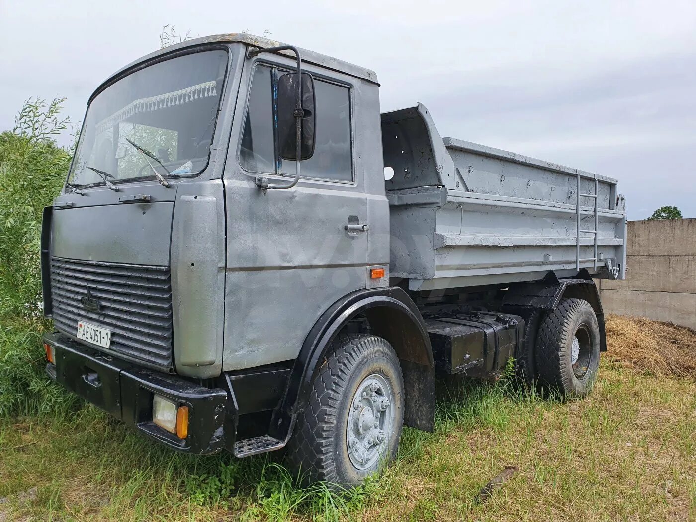 Маз 5551 самосвал авито. Маз 5551 самосвал. грузовик маз 5551. маз 5551 сельхозник. маз 5551 1995.