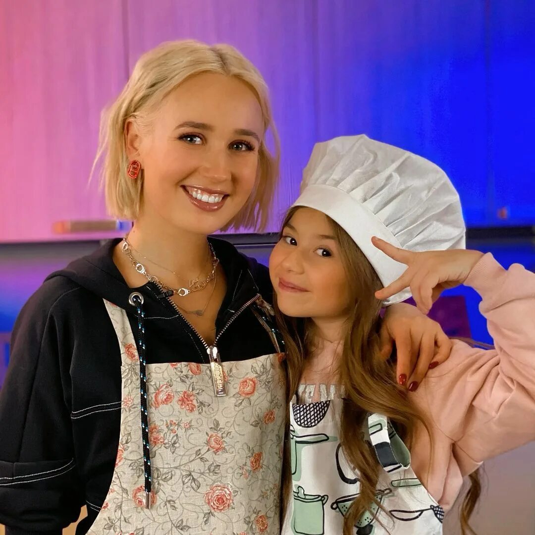 Тик тик милана хаметова. Сколько лет милане давай. Милана хаметова и милана стар. Сколько лет милане давай. Сколько лет милане давай.