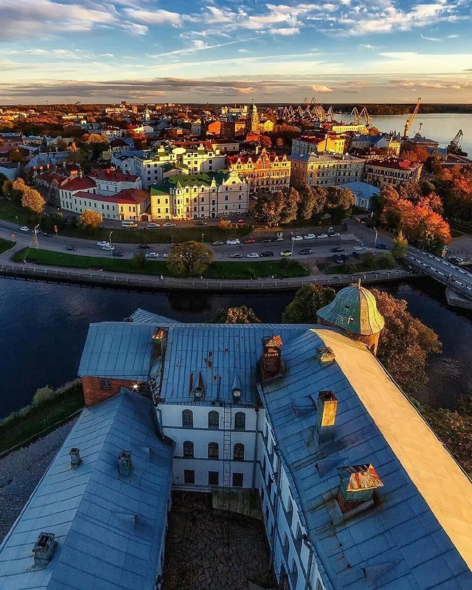 Тихвин ленинградская область. Лен гор. Гора чоккеты. Муниципальное образование город выборг. Тихвин исторический центр.