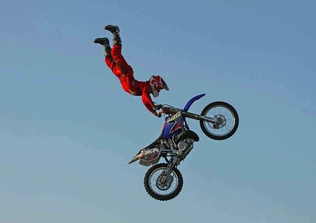 Прыжок на мотоцикле. Мотоцикл для прыжков по камням. Adrenaline Rush FMX. Адреналин картинки. Картинка адреналин