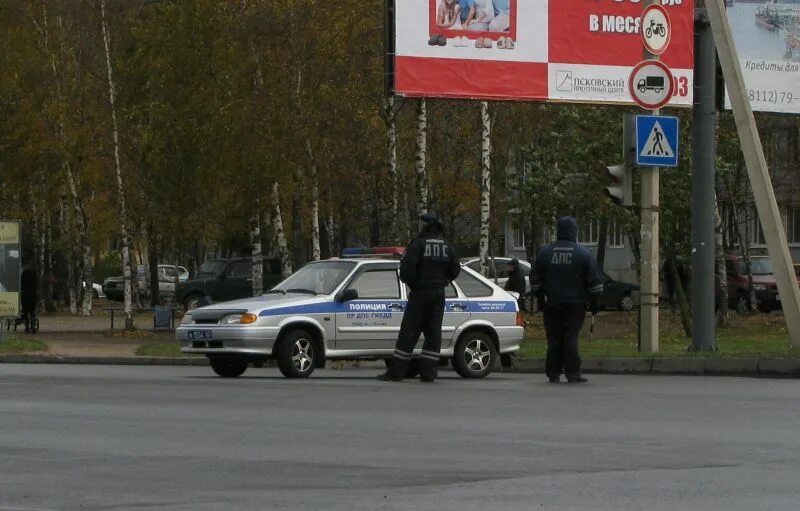 ДПС Псков. Блокирование дороги ДПС. Спецрота ДПС Псков. УГИБДД Псков.