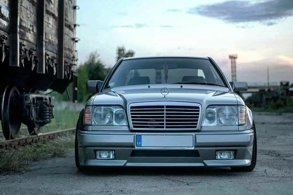 Mercedes w14. Mercedes w124. Mercedes-Benz w124 волчок. Волчок Мерседес w124. Мерседес w124 и 140.