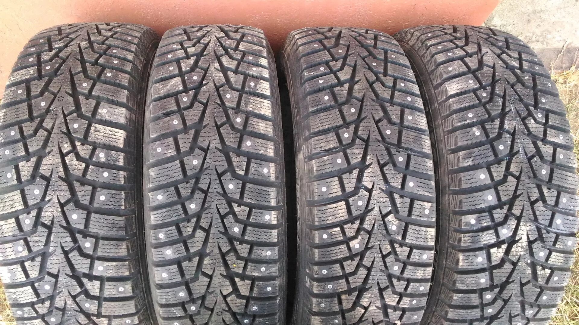 Шины максис зима. Maxxis arctictrekker np3. шины maxxis arctictrekker np3. maxxis 215/65 r16 np3 arctic. arctictrekker maxxis np3 195 60 15.