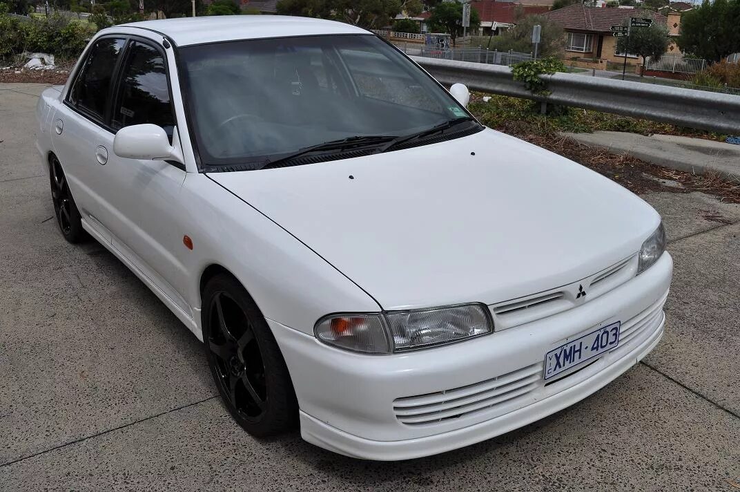 Mitsubishi 1994. Mitsubishi Lancer 1994. Мицубиси Лансер 1994. Митсубиси Лансер 1994 года. Митсубиси Лансер 6 1994.