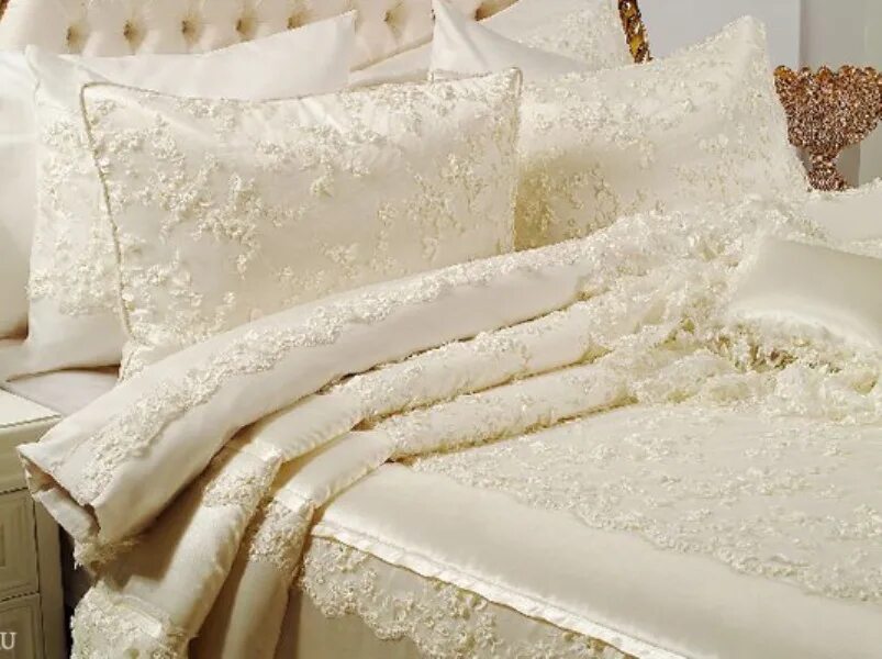 Купить белье саратов. Постельное белье. Постельное белье для невесты. Роскошное постельное белье. Постельное белье с вышивкой.