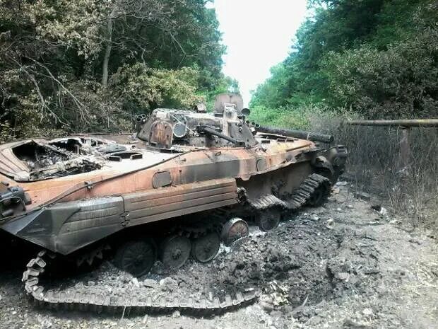 Бмп 2 фугас. Бмп подорвалась на мине. Французский бмп взорванный. Бмп подорвалась на мине. Бмп всу.