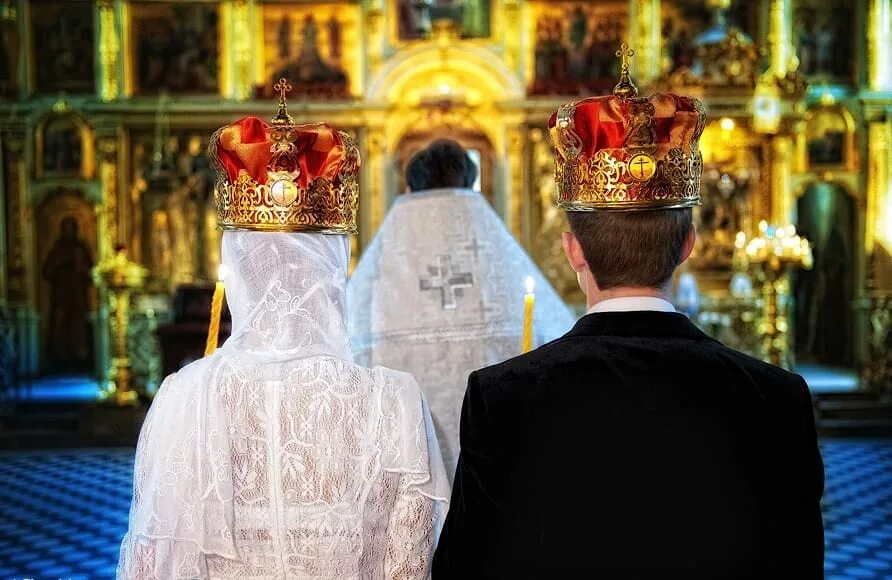 Как происходит венчание в церкви. Венчание в церкви. венчание в церкви со спины. церковь фото. картинки венчание в церкви.