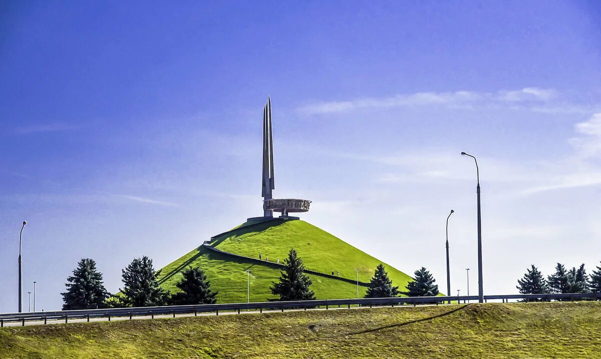 Минский курган. Мемориальный комплекс Курган славы. Курган славы Минск. Мемориальные комплекс Курган славы Беларусь. Мемориал Минск Курган славы.