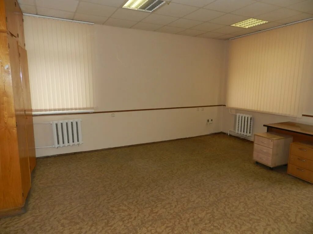 Комерческая недвижимость. Нежилое помещение. Коммерческое помещение. Пустое помещение под офис. Офис помещение.