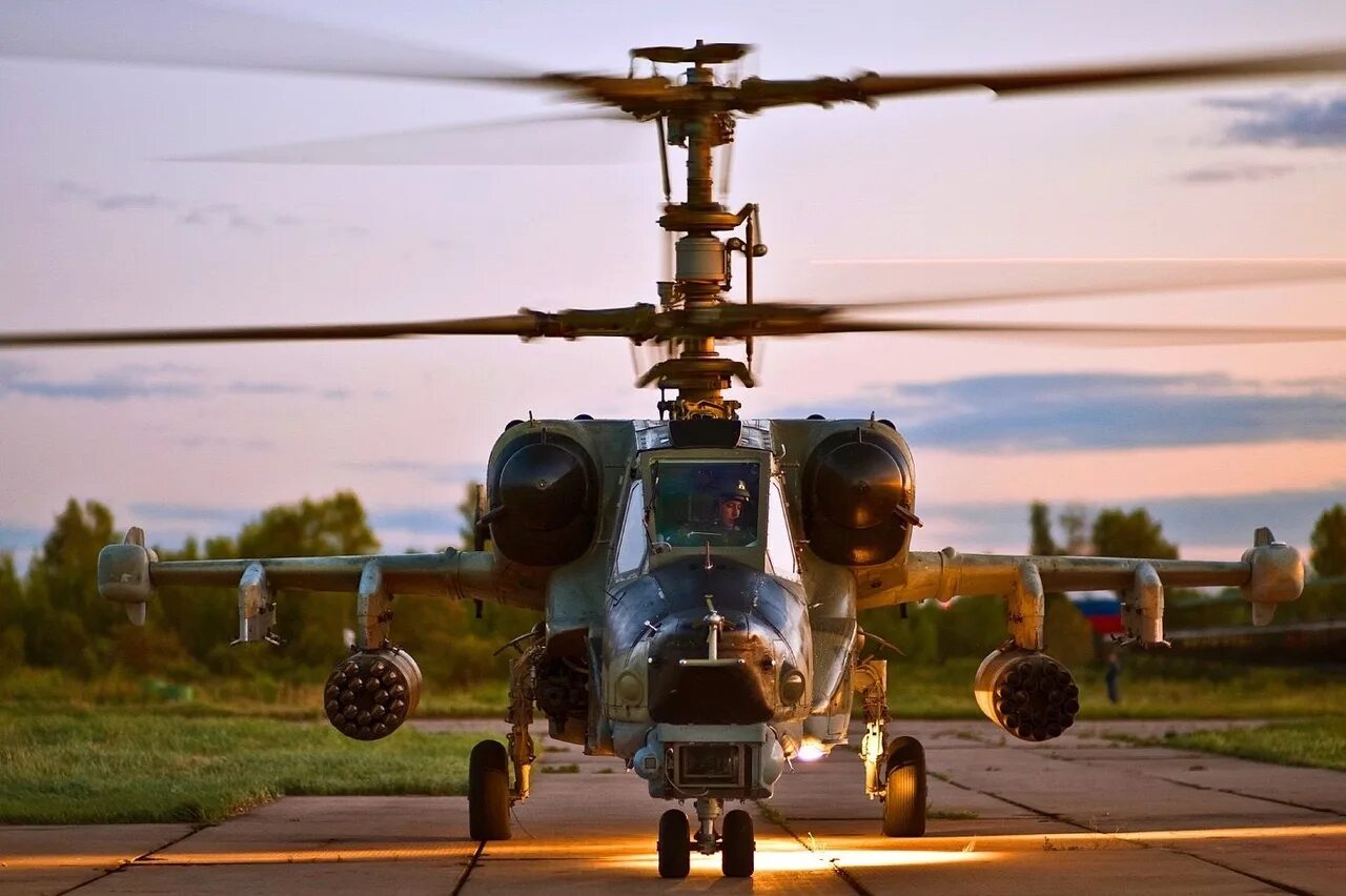 Ка-50 вертолёт. Вертолет Камов ka-50/ka-52. Вертолет ка-50 "черная акула". Ка 50 в Торжке. Покажи видео вертолет