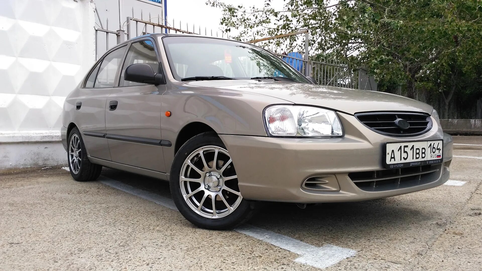 Колеса хендай акцент 195 50 15. Hyundai accent r14 колеса. Hyundai accent на литье. Хендай акцент на 15 радиус. Хендай акцент на дисках r15.