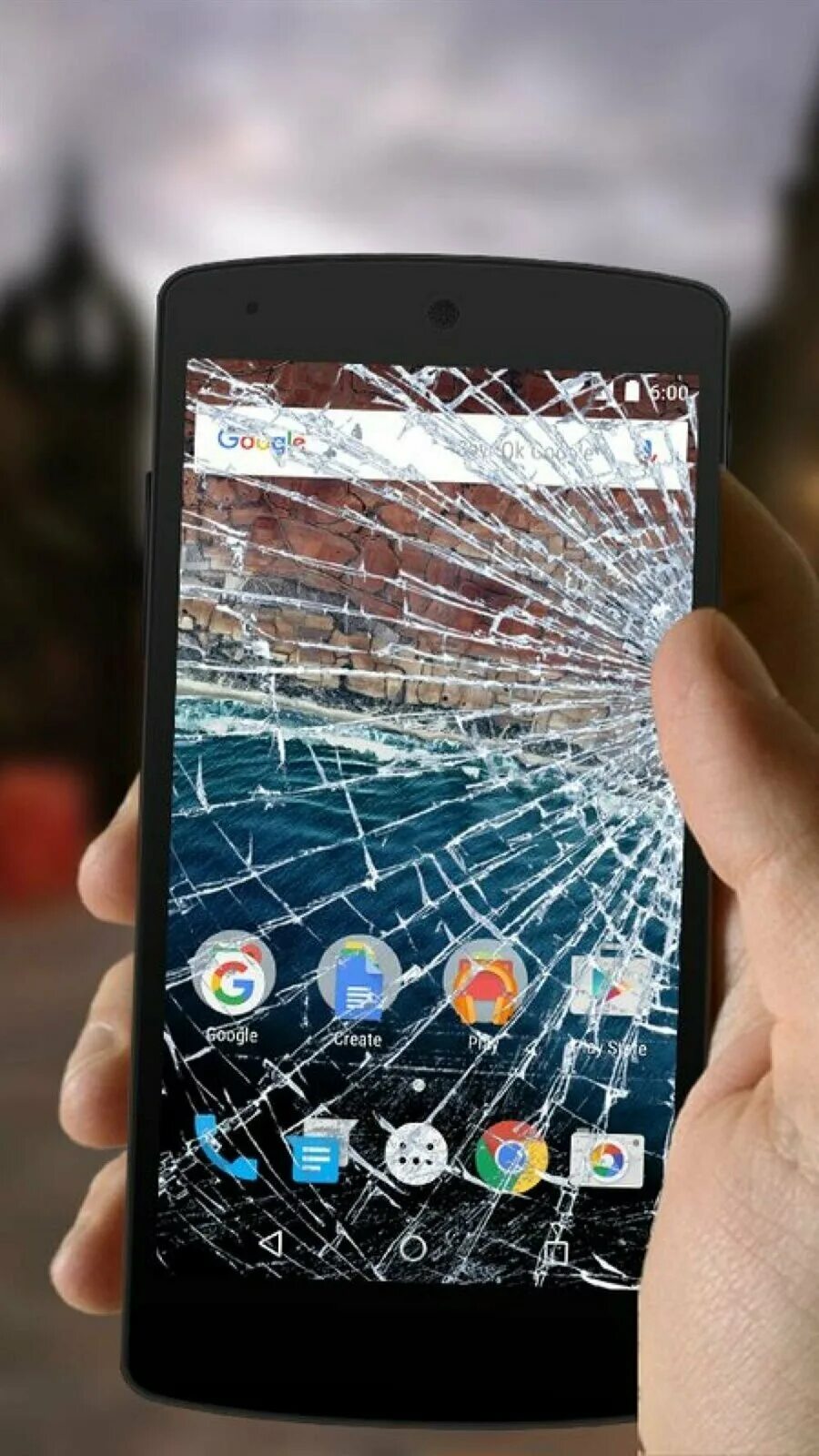 Как включить сломанный телефон. Смартфон с разбитым экраном. Разбит экран телефона. Сломанный экран. Разбитые смартфон экран.