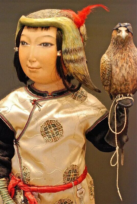 Молодец кукла. Молодец кукла. Добрые куклы. Советские куклы в национальных костюмах. Слайд молодцы для презентации.