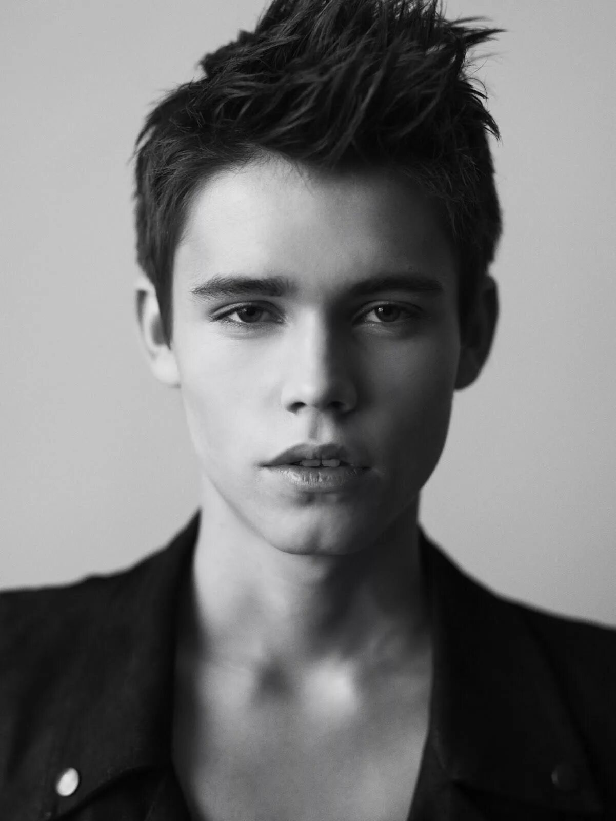 Андрей пежич. Парни похожие на баб. Тамбой фанян. Пацанов похожих на девчонок. Пацанов похожих на девчонок.