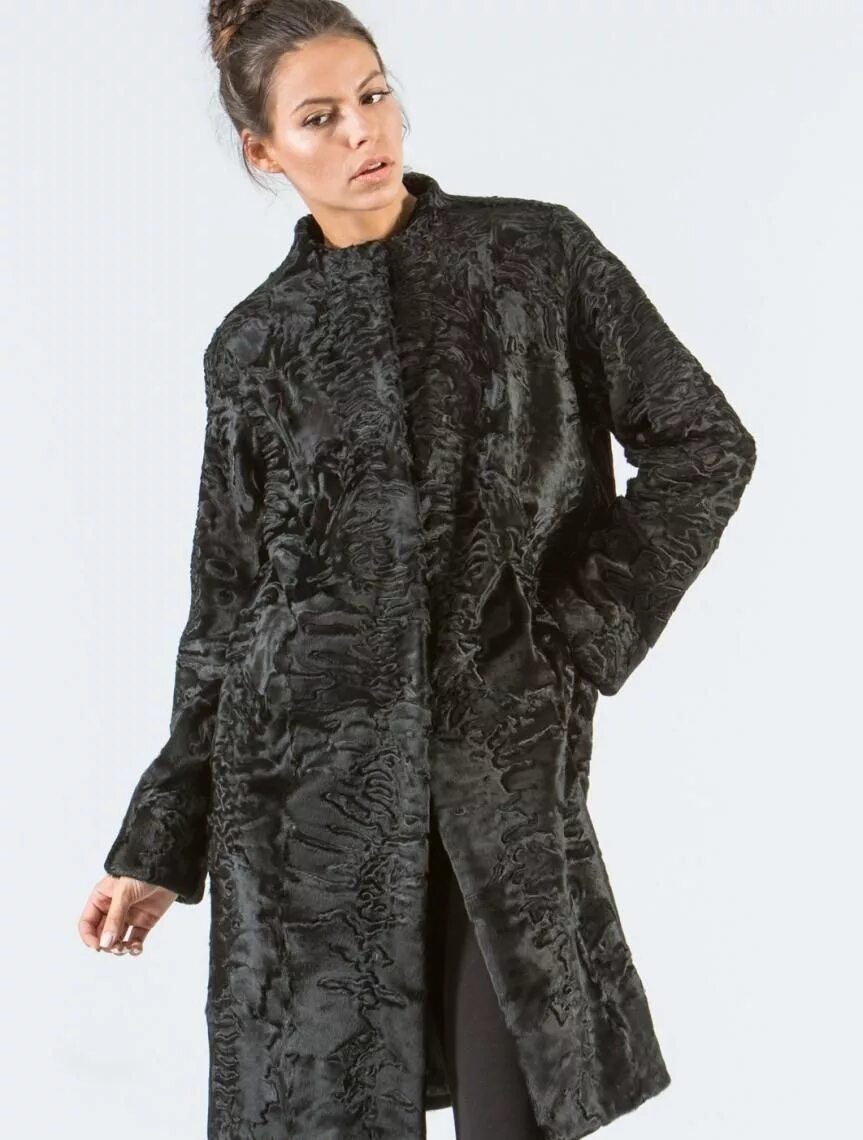 Шуба из ягненка. Каракульча свакара. Мутон астраган 2023. Шуба из ягненка как называется. Длинношерстная мерлушка.