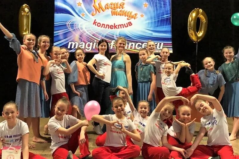 Дека химик в воскресенске. Танцевальный флешмоб. Каприз коллектив танцевальный мышастик. Танцевальный коллектив палитра. Воскресенское.