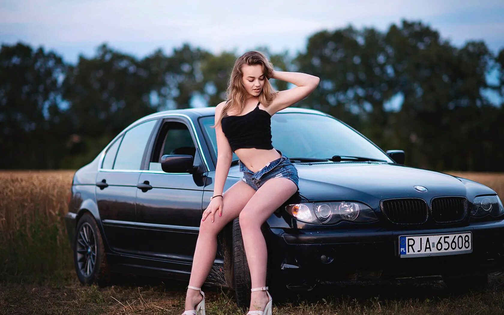 БМВ е39 и девушки. BMW e39 girl. BMW e39 позирование. BMW e39 с девочками.