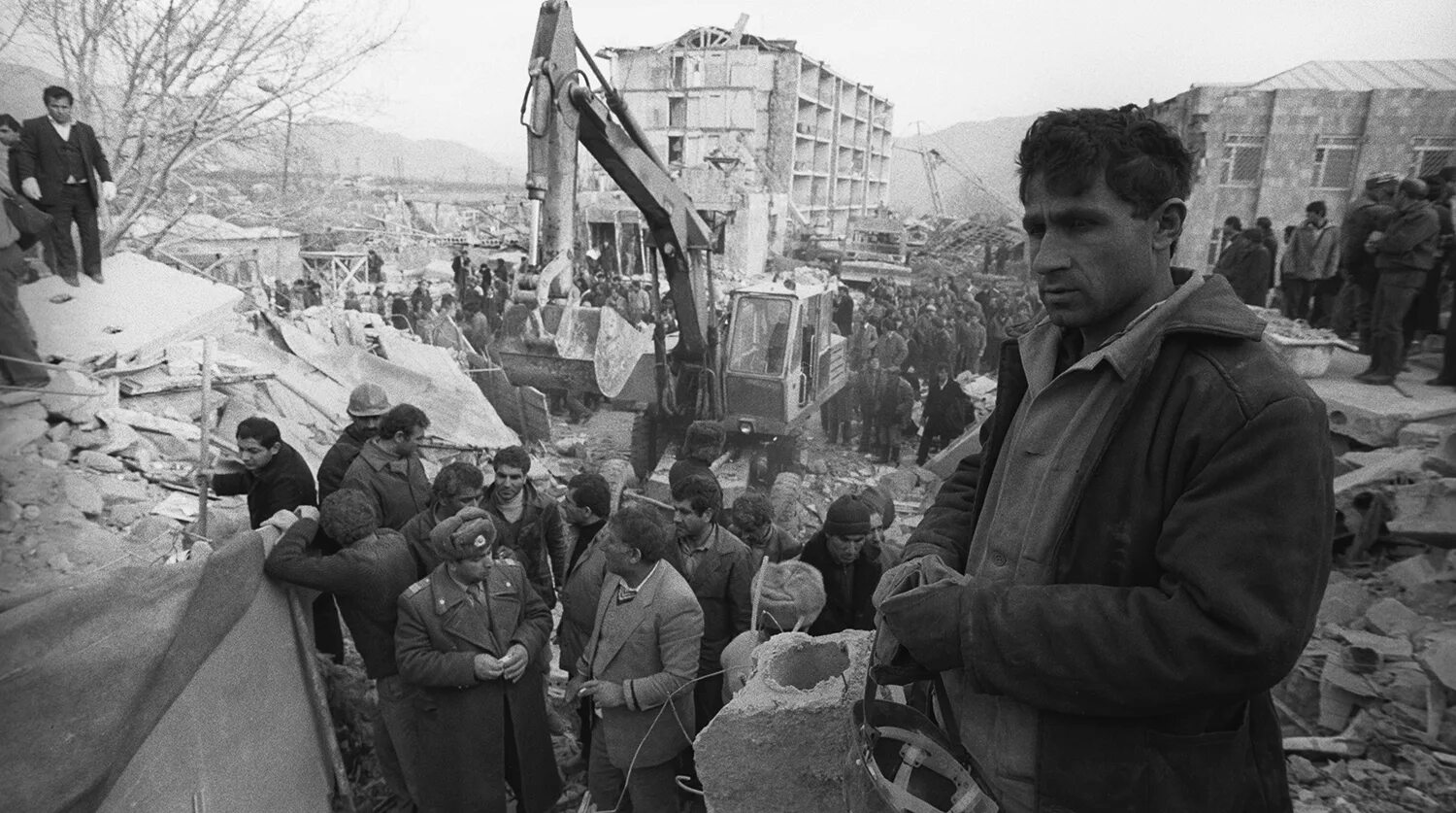 Ереван 1988. Армения Спитак землетрясение 1988 город. Землетрясение в Армении в 1988. Спитак и Ленинакан землетрясение.