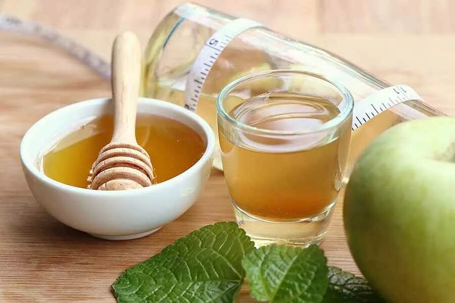 Яблочный уксус и мед. Яблочный напиток с медом. Медовая вода. Яблочный уксус и мед для похудения. Мед похудение пить