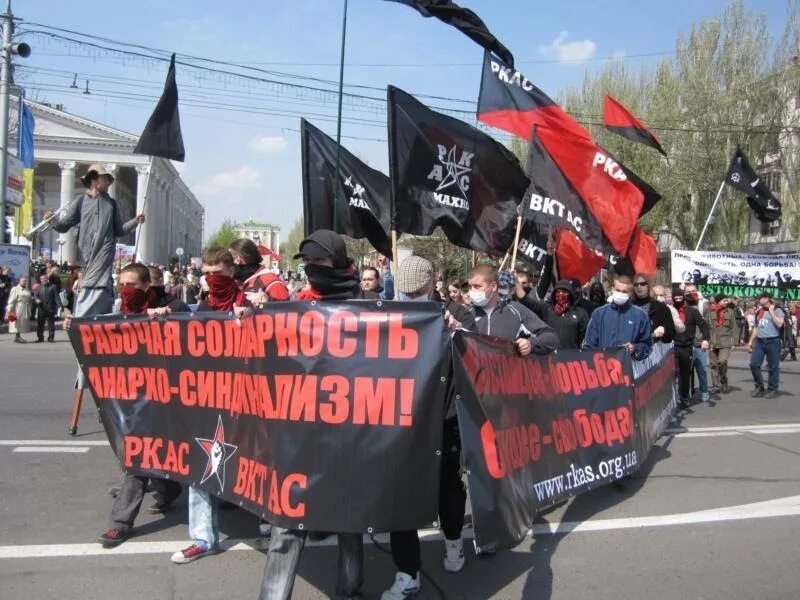 анархисты днр. поднимем черное знамя анархии. митинг анархистов. анархисты днр. протесты анархистов.