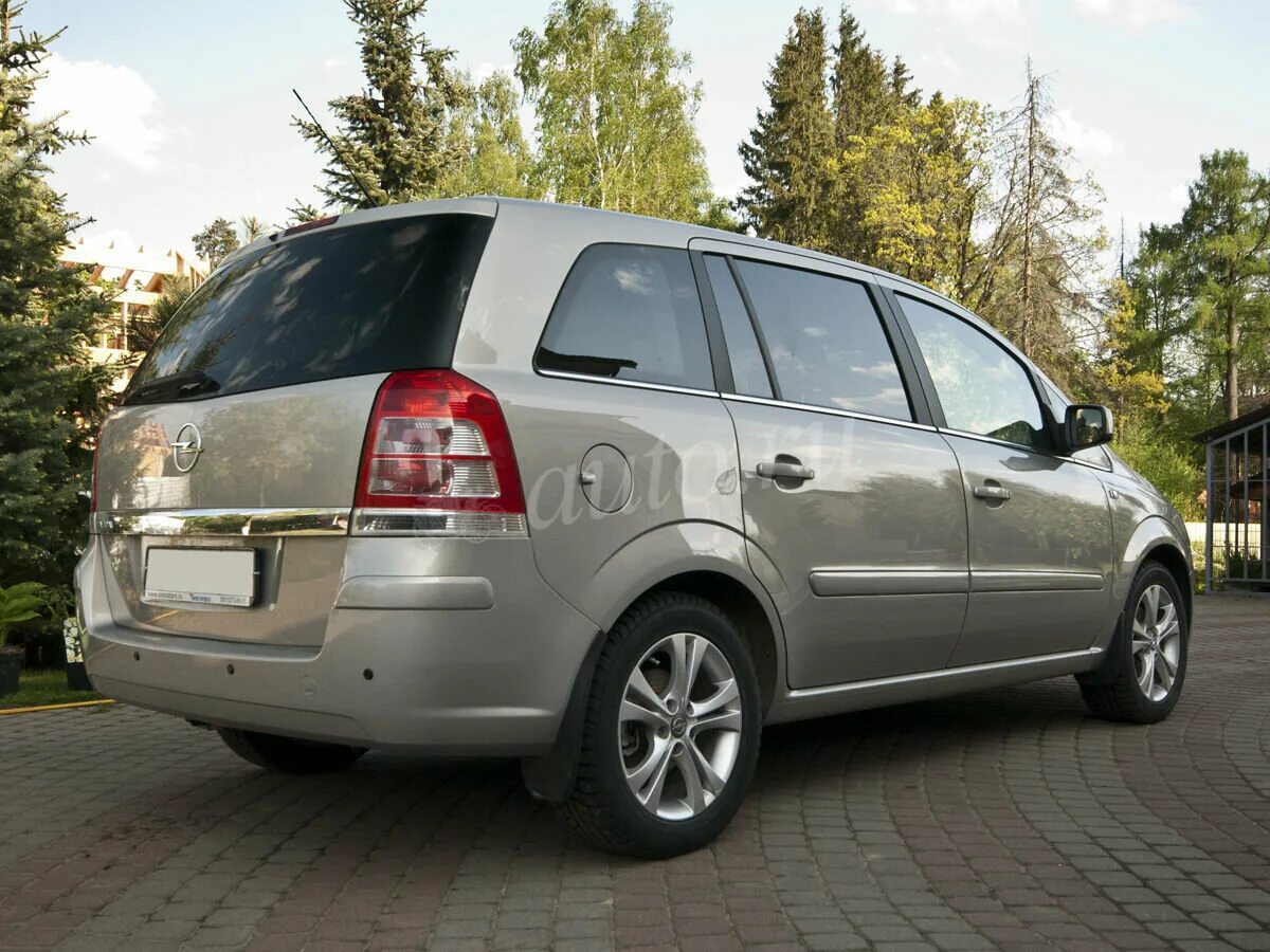 опель зафира б 2010 года