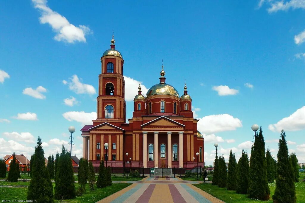 храм новомучеников и исповедников белгородских г строитель. храм новомучеников в г. храм в строителе белгородской области. город строитель яковлевский район белгородская область. церковь новомучеников в строителе белгородской области.