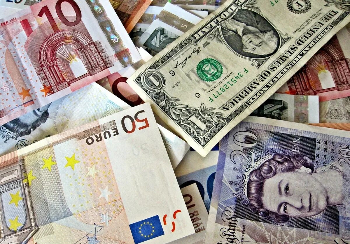 0 currencies. Деньги разные. Иностранные деньги. Валюта. Купюры евро и доллара.