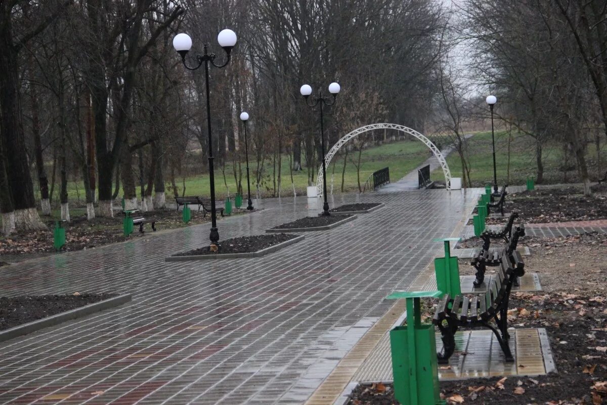 Комсомольский парк Динская. Ст Динская Комсомольский парк. Динской район Комсомольский парк. Парк в станице Динской.