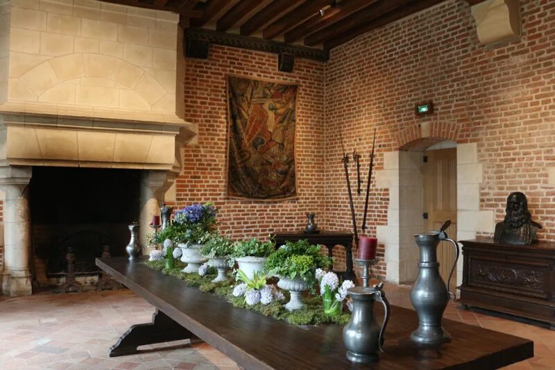 замок кло-люсе франция. кло люсе замок в 14 веке. покои леонардо да винчи в замке кло - люсе. замок кло люсе леонардо да винчи. покои леонардо да винчи в замке кло - люсе.