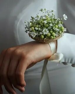 Растит цветы и не считает дни