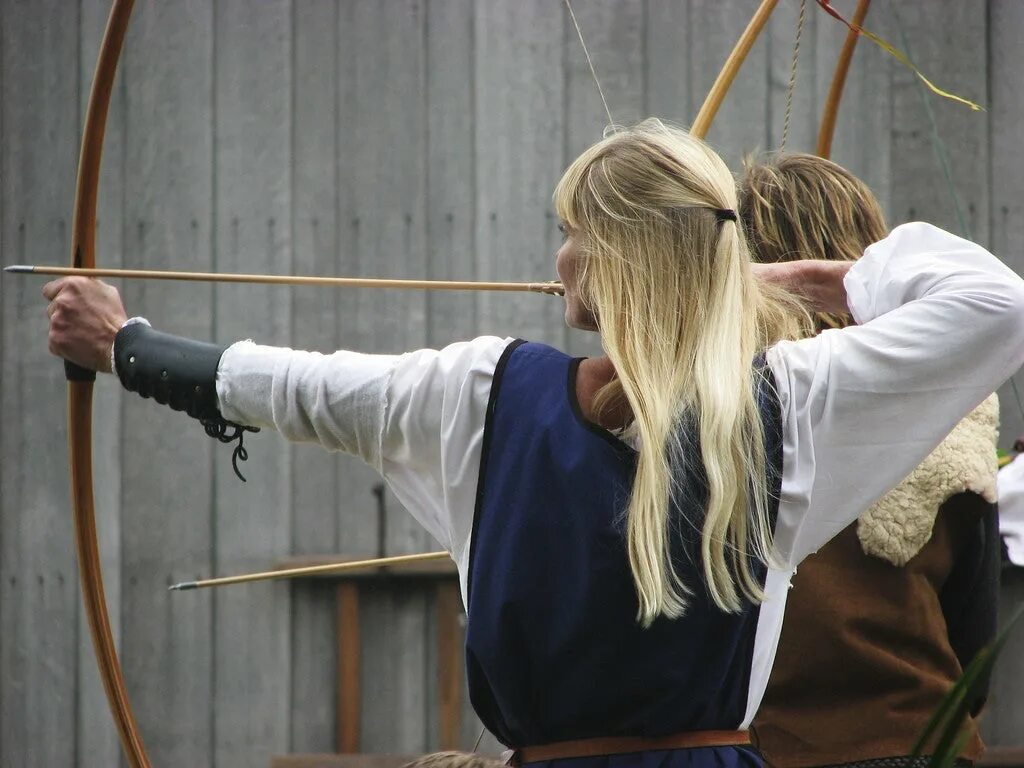 лонгбоу лук. лонгбоу лук. английский длинный лук лонгбоу. английский длинный лук лонгбоу. марк стреттон лучник.