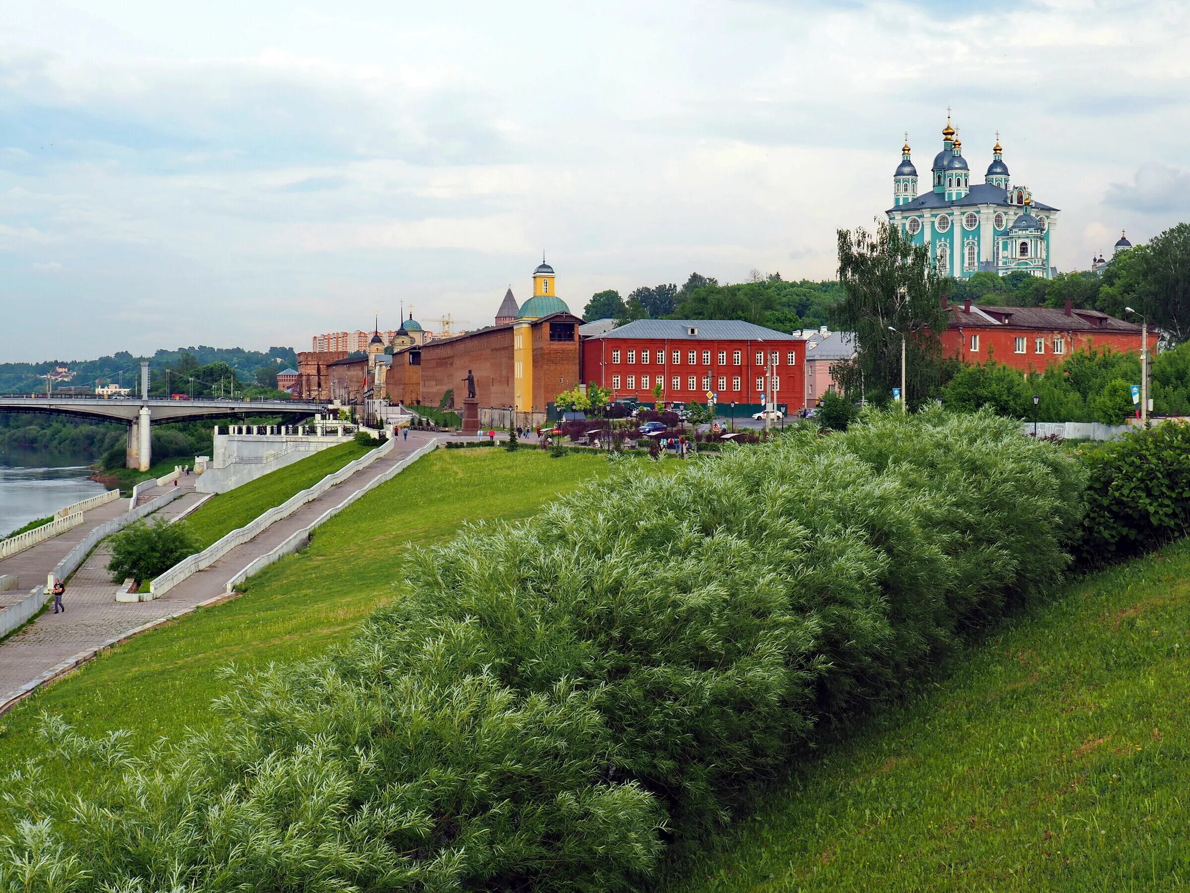 город крепость смоленск. смоленская крепость смоленск. холмы смоленска. холмы смоленска. фотографии холмов смоленска.