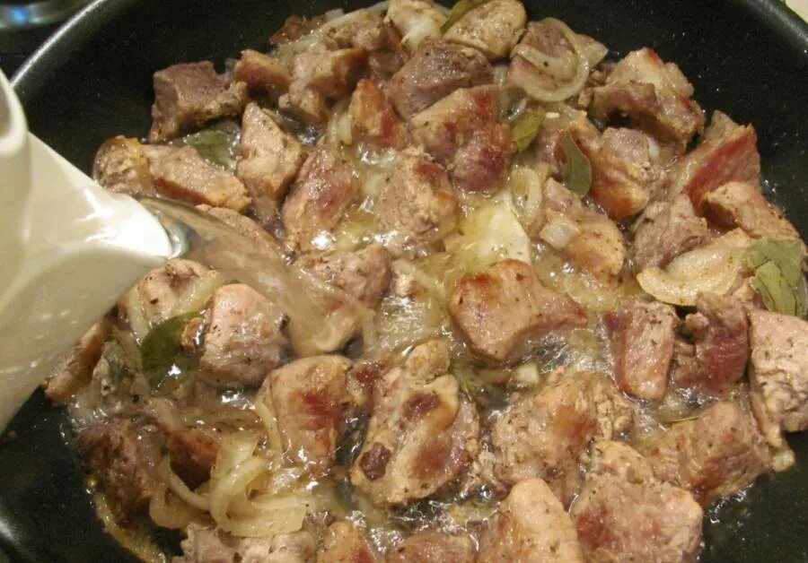 Блюда из свинины кусочками. Вкусная свинина на сковороде кусочками. Простое блюдо второе из свинины. Второе свинина кусочками. Свинина вкусно и быстро просто