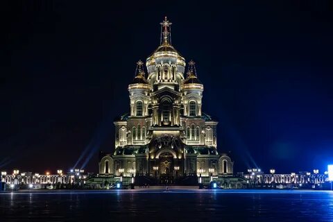Храм вооруженных сил ночью