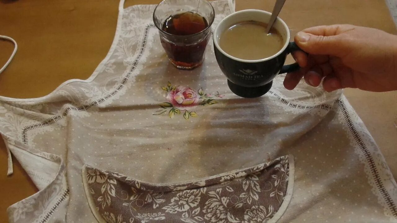 Пятна от чая. Пятно чая на одежде. Пятна кофе на одежде. Кофе отстирывается с одежды. Стирка в микроволновке кухонных полотенец.