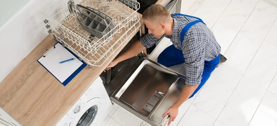 Стиральная и посудомоечная машина. Посудомойка на стиральной машине. Монтаж посудомоечной машины. Мастер посудомоечных машин.