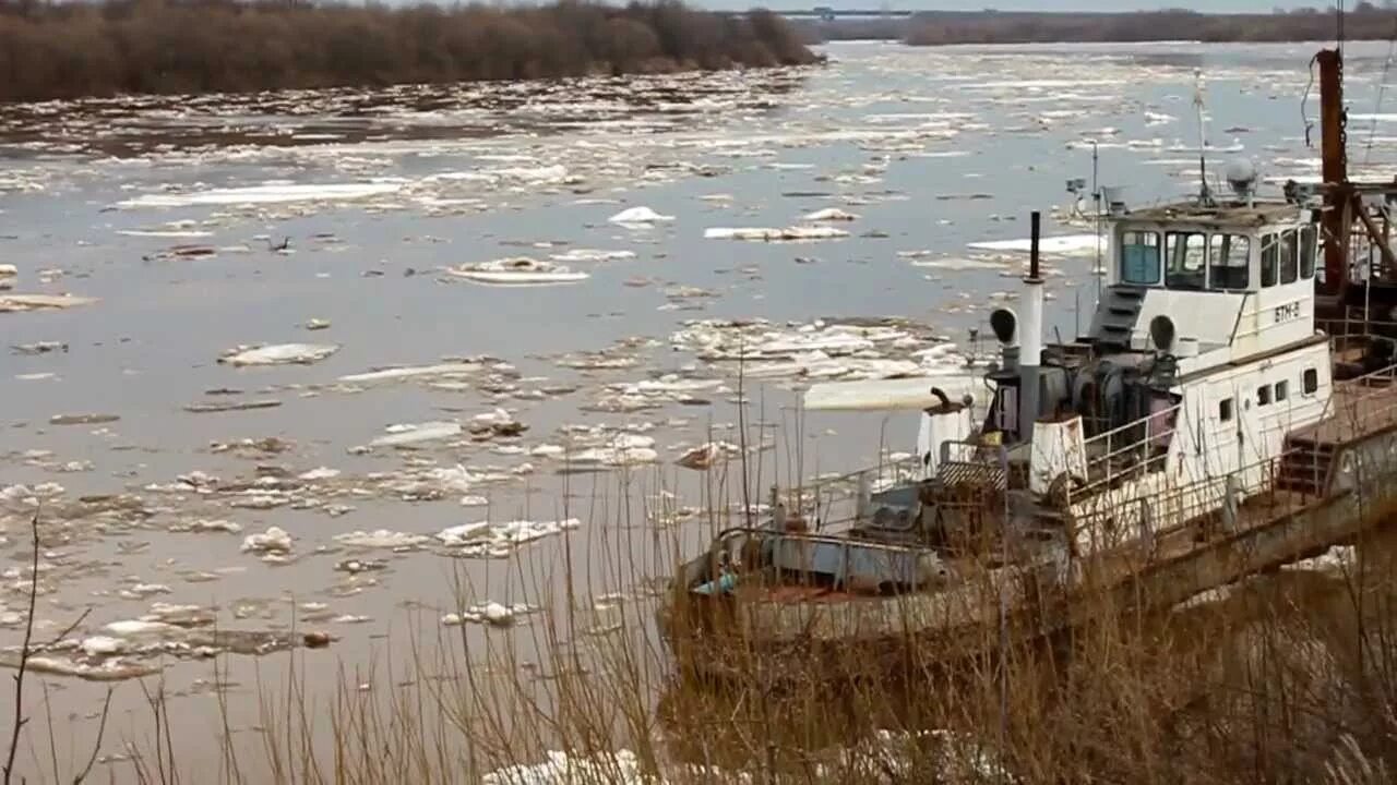 Уровень реки вятки в вятских полянах. Вятка Речной порт Киров. Река Вятка ледоход Кировской области. Река Вятка Вятские Поляны. Река Вятка Котельнич.