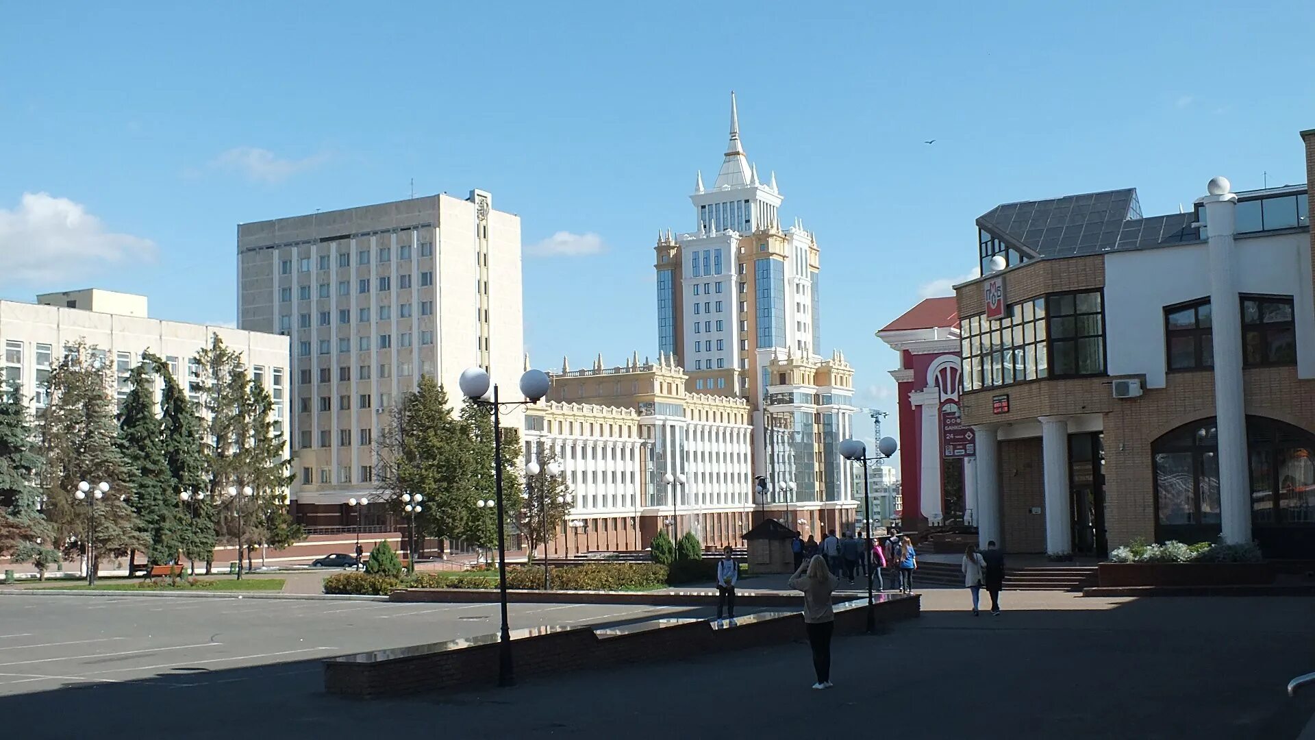 Саранск в реальном времени. Саранск центральная улица. республика мордовия столица. саранск центр города. мэрия города саранск.