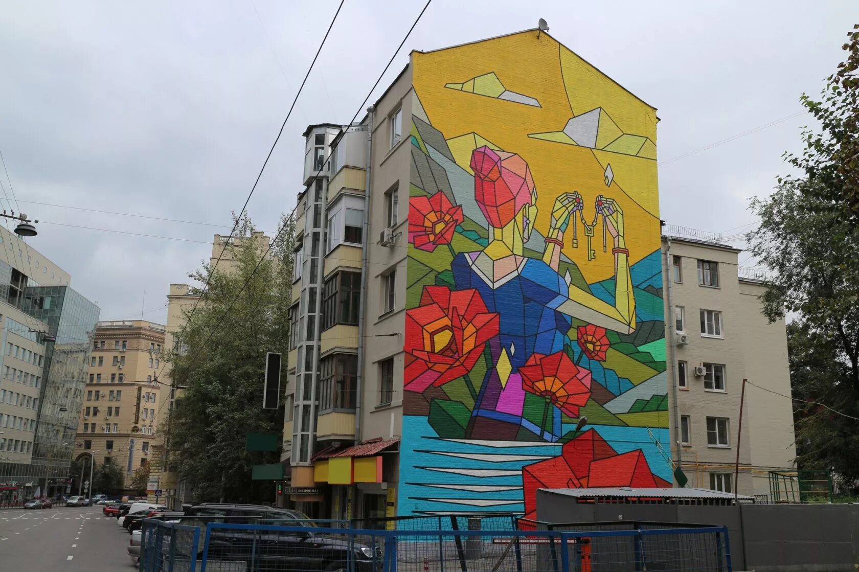 Муралы в москве. В москве закрасили граффити. Атриум муралы. Муралы в москве. Граффити в москве.