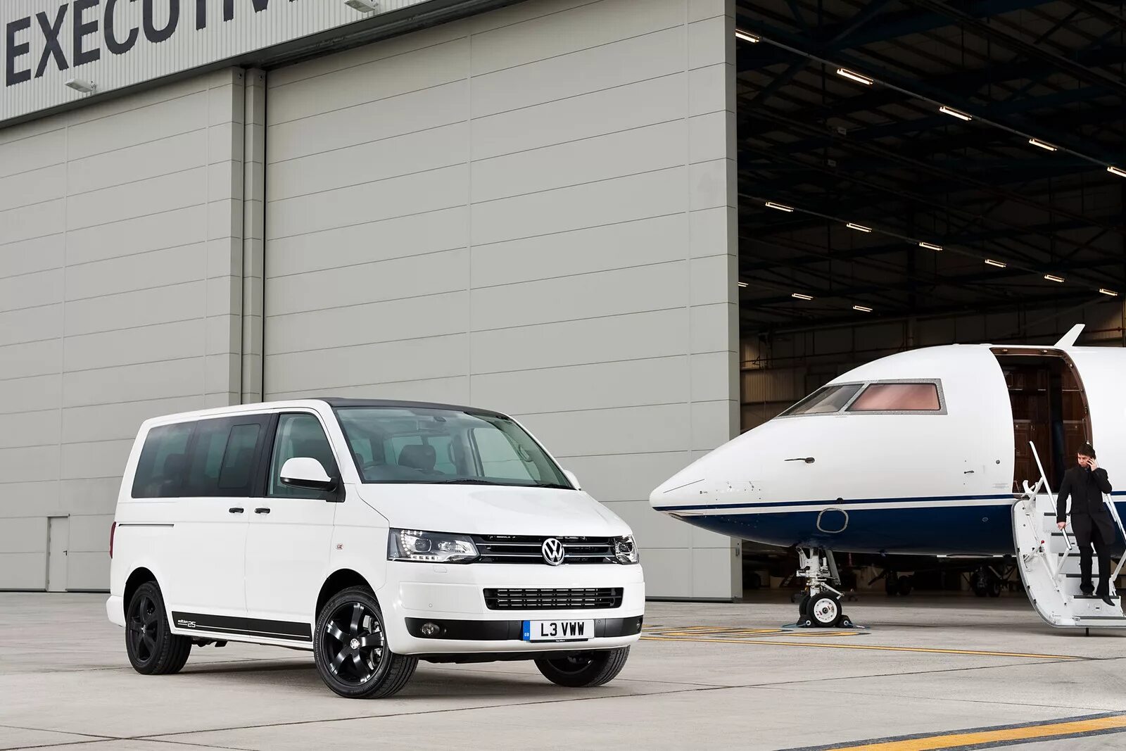 Volkswagen пассажирский. VW Caravelle Edition. Фольксваген Caravelle 2024. Фольксваген Каравелла 25. Фольксваген Каравелла 2012.