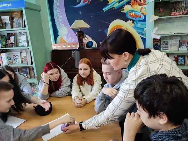 Один день из жизни в школе. Один день из жизни библиотекаря. день из жизни библиотекаря. один день из жизни библиотекаря фотоколлаж. современная сценка один день из жизни библиотекаря.