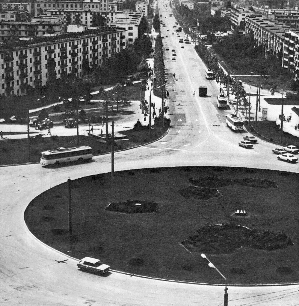 Бассейн москва храм христа спасителя. Мост шелепиха. Площадь курского вокзала в 1980. Московское кольцо симферополь. Симферополь мус кольцо.