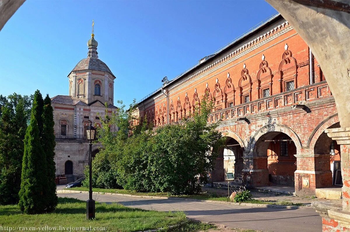 Петровский монастырь сайт. Высокопетровский монастырь в Москве. Высоко-Петровский мужской монастырь в Москве. Высокопетровский монастырь Нарышкинские палаты.