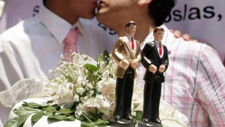 Однополые браки. Однополые браки в Великобритании. Однополая свадьба. Однополые браки в Аргентине.