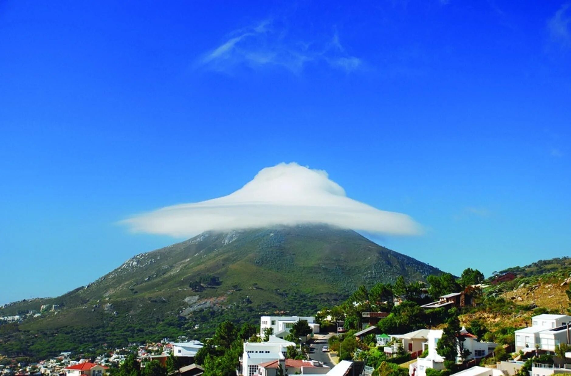 Гора фавор преображение господне. Гора фавор израиль облако. Гора фавор место преображения господня. Иерусалим гора фавор. Гора фавор преображение господне облако.