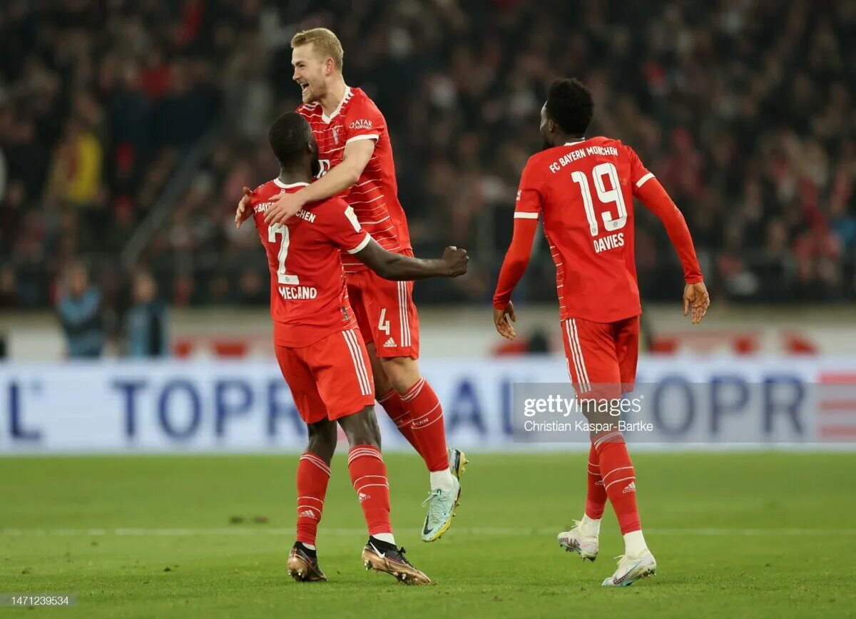 «Кёльн» - «Бавария» - 1:2. Бавария Кельн 1 1. Победители Бундеслиги. Хасан Салихамиджич и Оливер Кан.