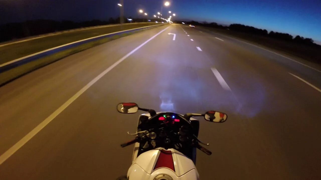 За рулем мотоцикл во сне. За рулем мотоцикла. Yamaha r1 night onboard. За рулем мотоцикла. Снится мотоцикл.