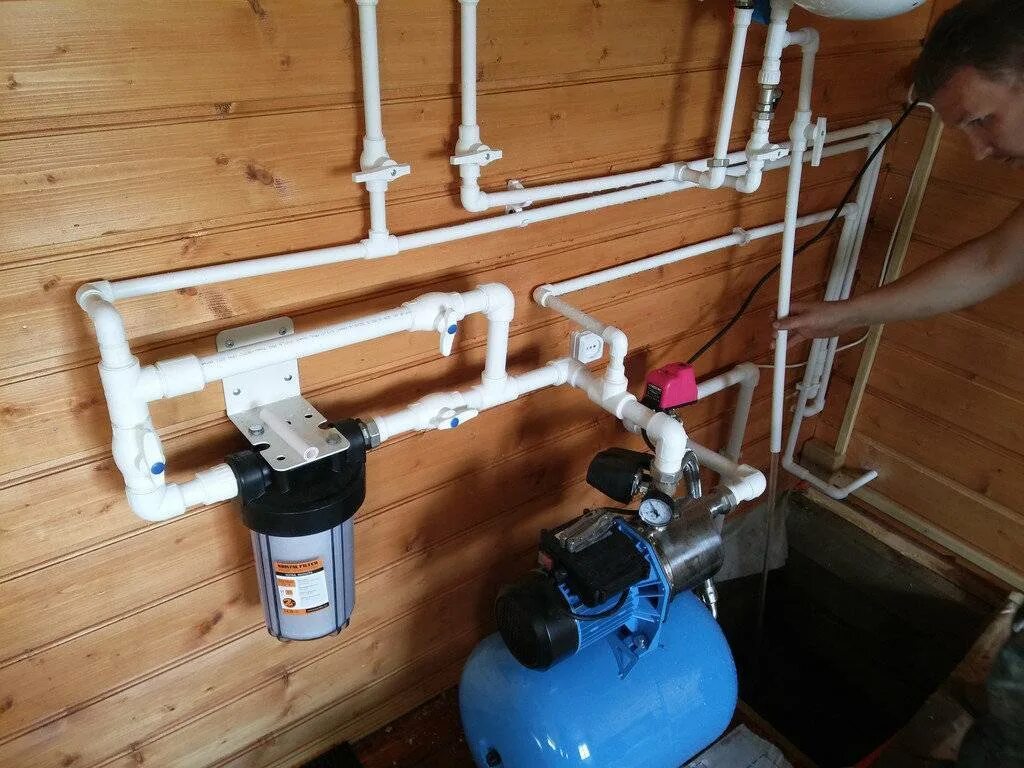 Гидробак для водоснабжения с насосом малыш-2. Водоснабжение из полипропилена. Водоснабжение от скважины. Система водоснабжения частного дома. Монтаж водопровода на даче.