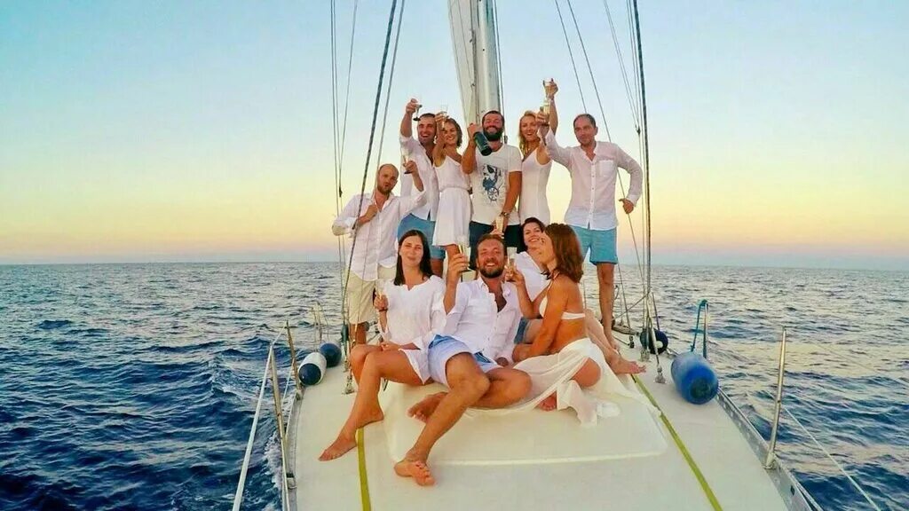 Reach the boat. Reach the boat. корейский фильм про лодку. путешествие на яхте. морская рыбалка в сочи на яхте.