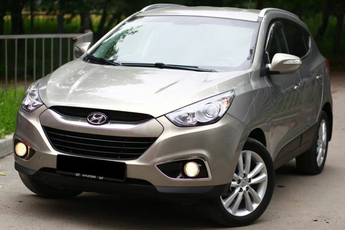 Hyundai ix35 2013 тонированная. Hyundai ix35 2014 отзывы. Hyundai ix35 2013 2. Пороги на хендай ix35. Ix35 черный.